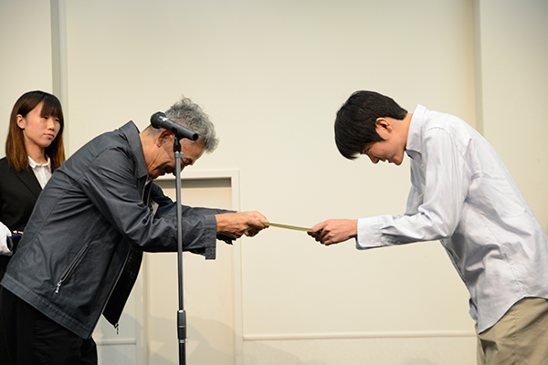 経済産業大臣賞（テクノロジー）を授与される斎藤 鴻さん
