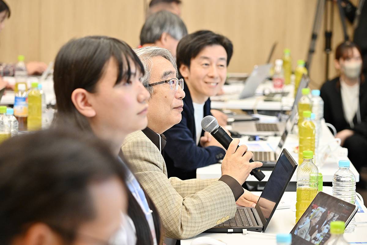審査会の様子