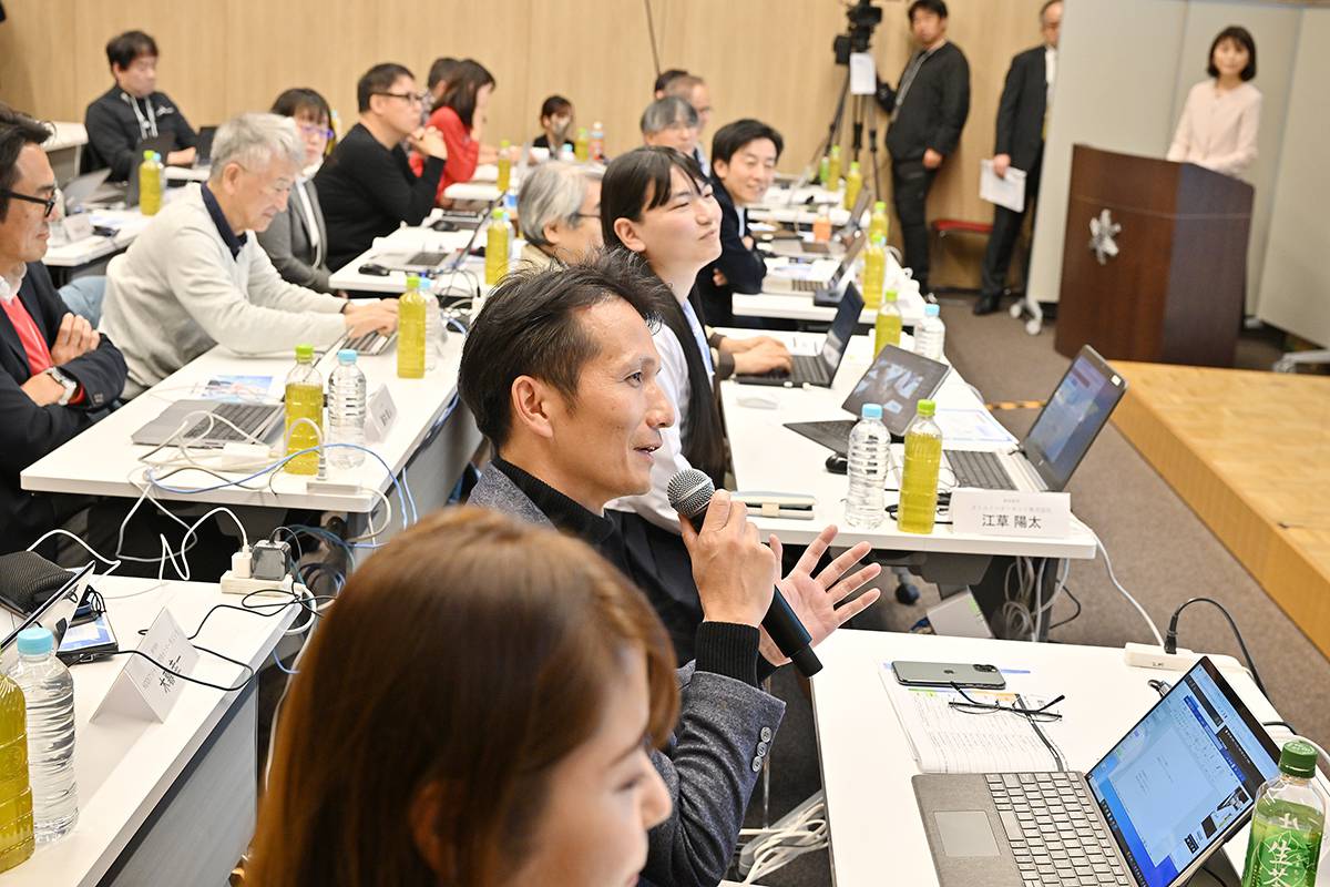 審査会の様子