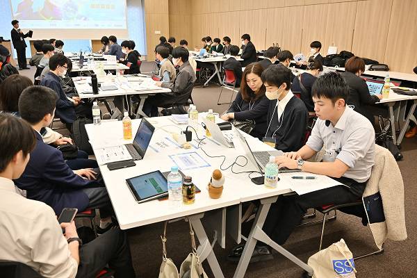 本番直前の入選者控室