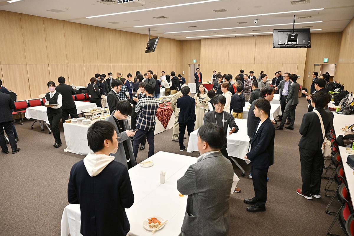 懇親会場の様子