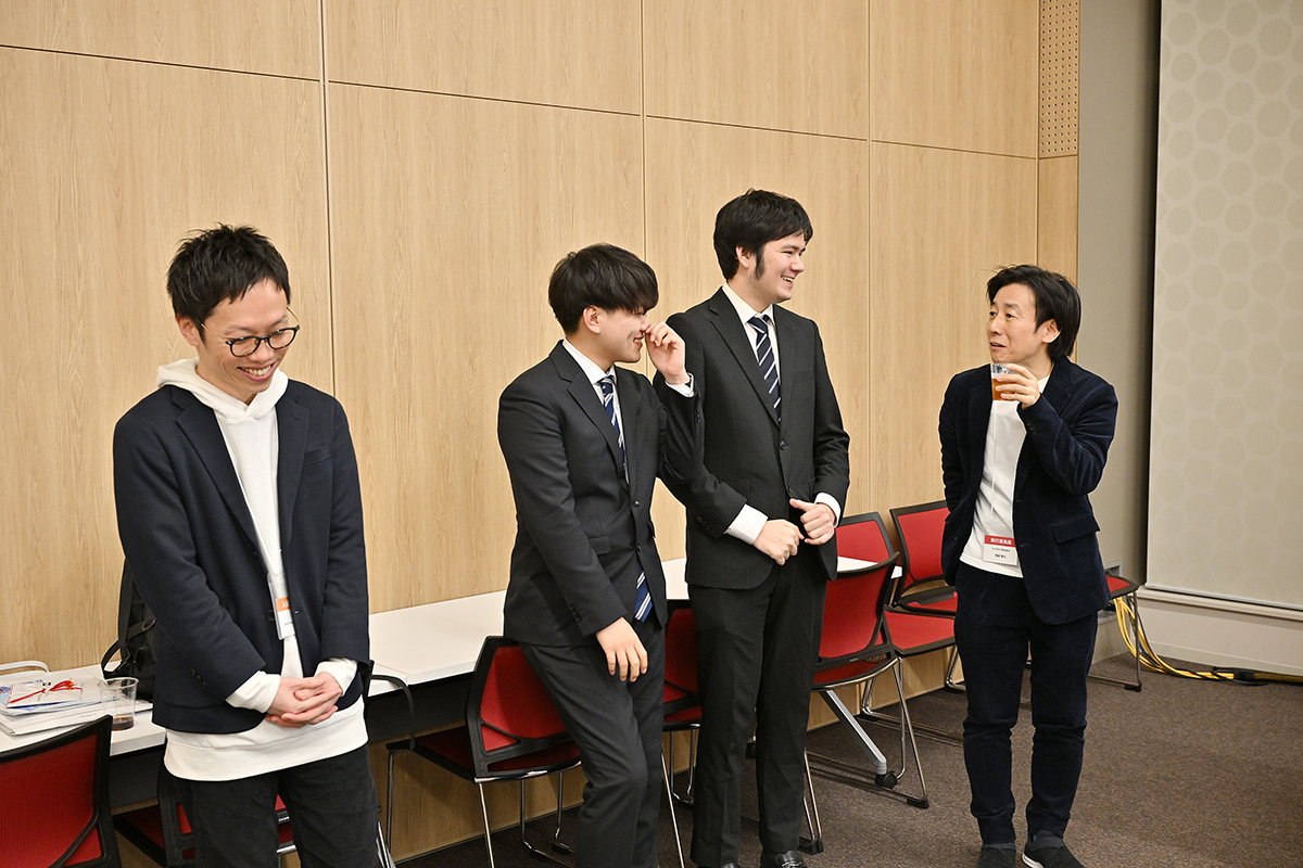 懇親会の様子