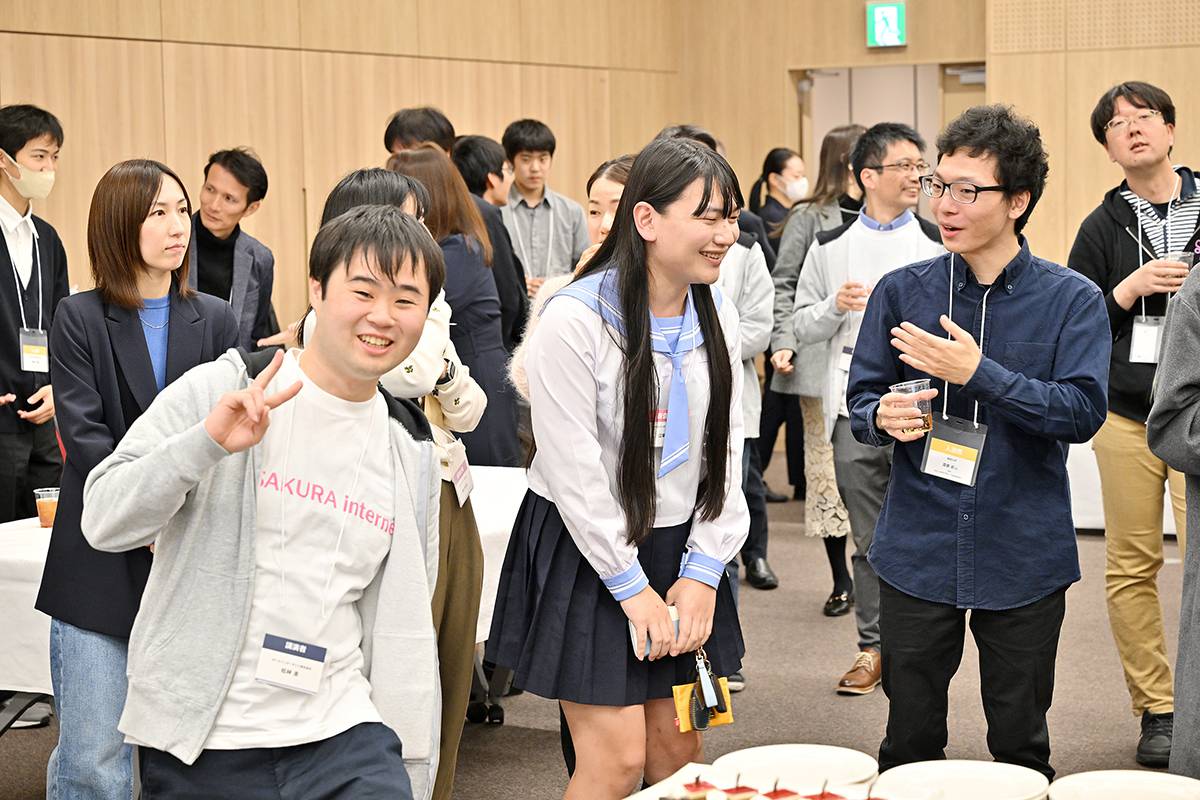 懇親会の様子